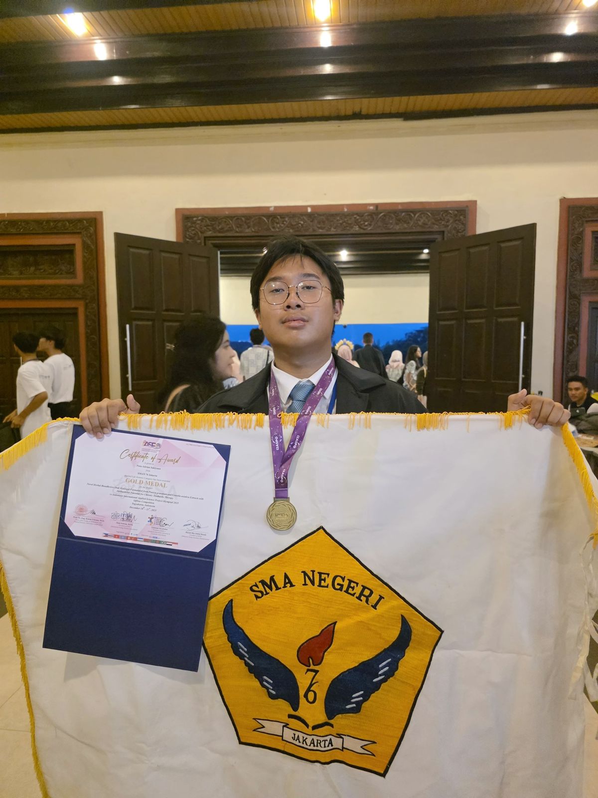 Selamat Kepada Putu Adrian Saktyana Atas Juara Pertama Mendali Emas di Ajang Kompetisi I2ASPO 2025 Riset Inovasi Kesehatan